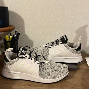 Adidas Mens Size 9 Tennis Shoes (White and Black)